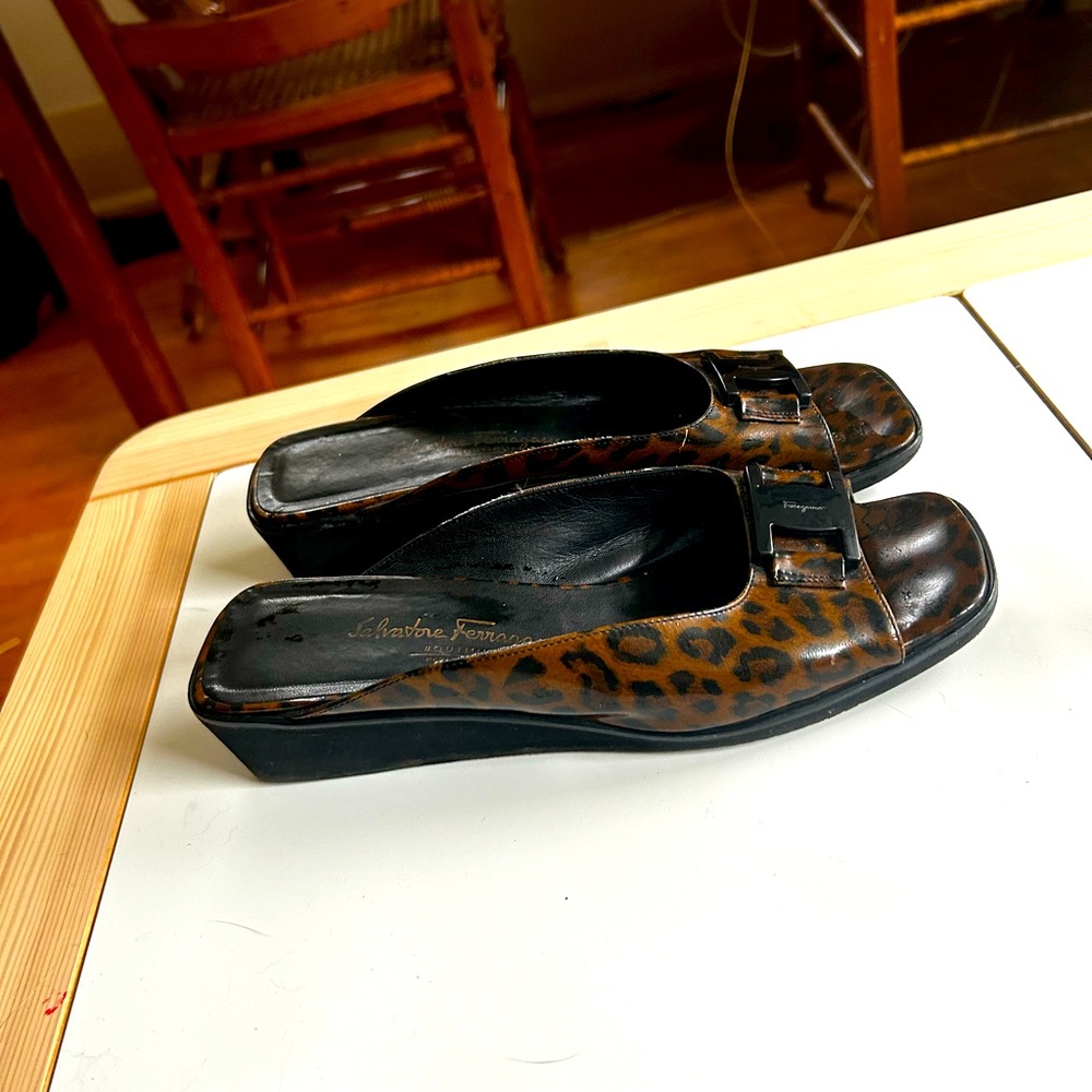 BEAUTIFUL vintage Salvatore ferragamo